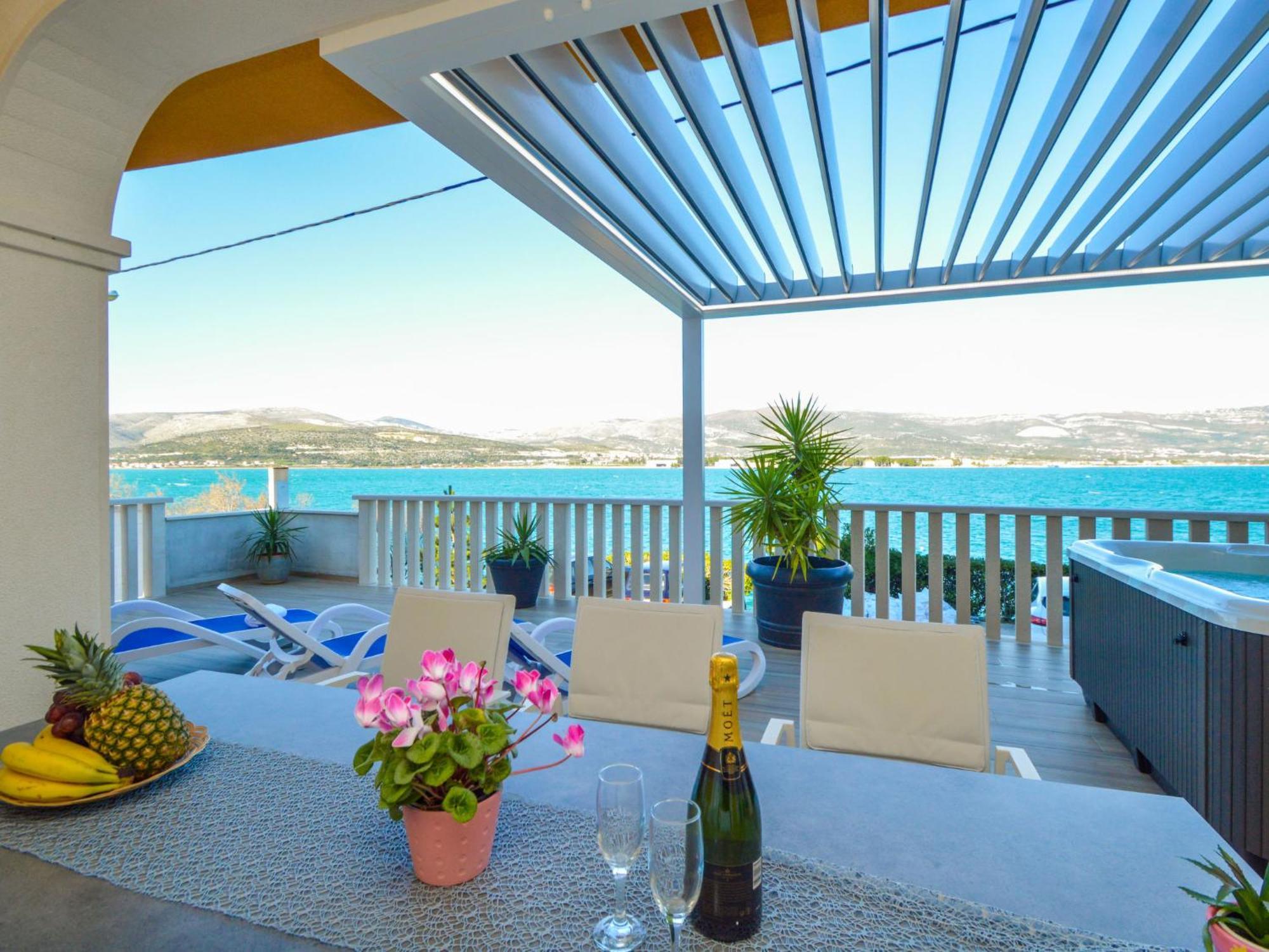 Apartment Mornar-5 By Interhome Trogir Eksteriør billede