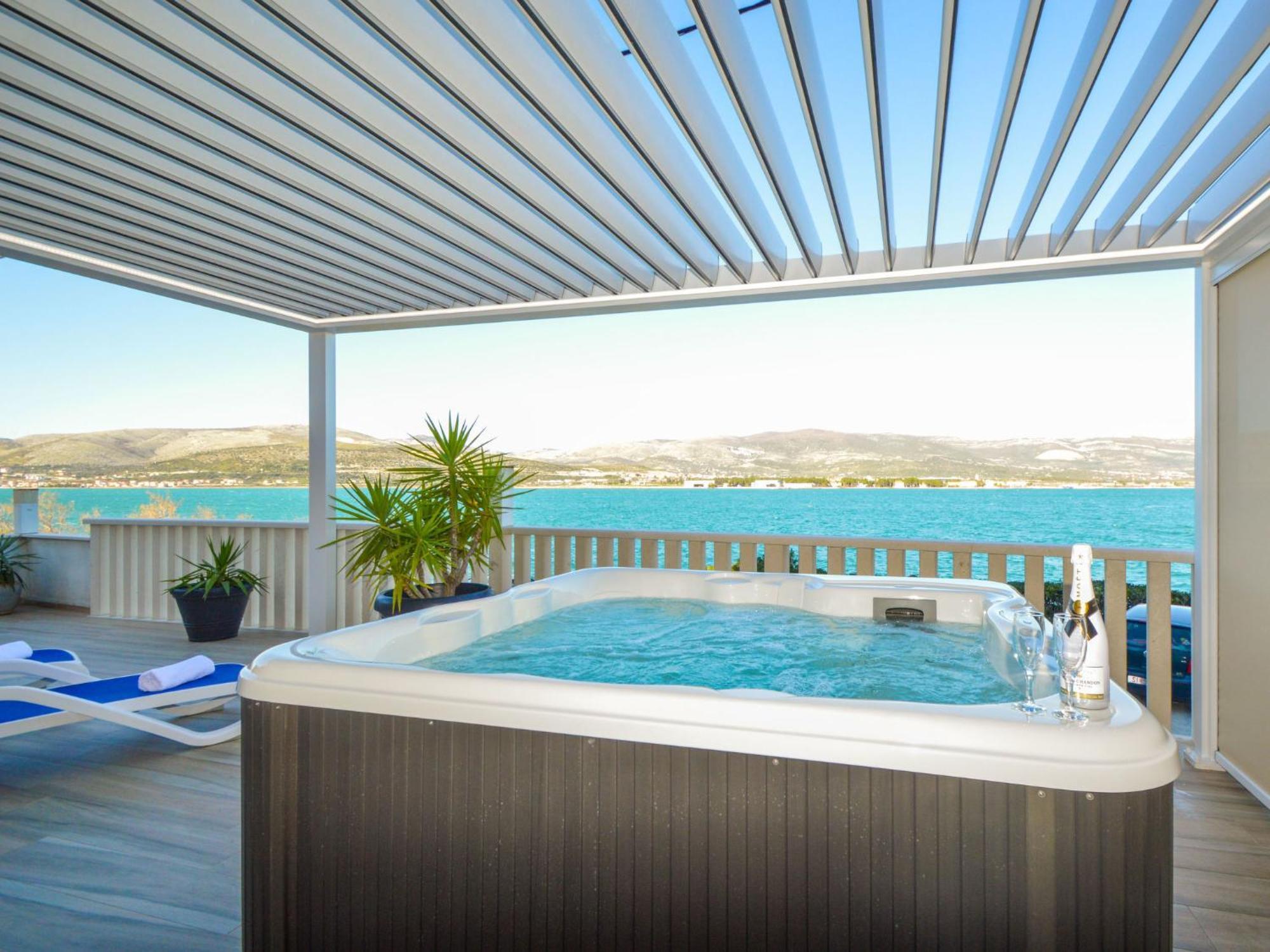 Apartment Mornar-5 By Interhome Trogir Eksteriør billede